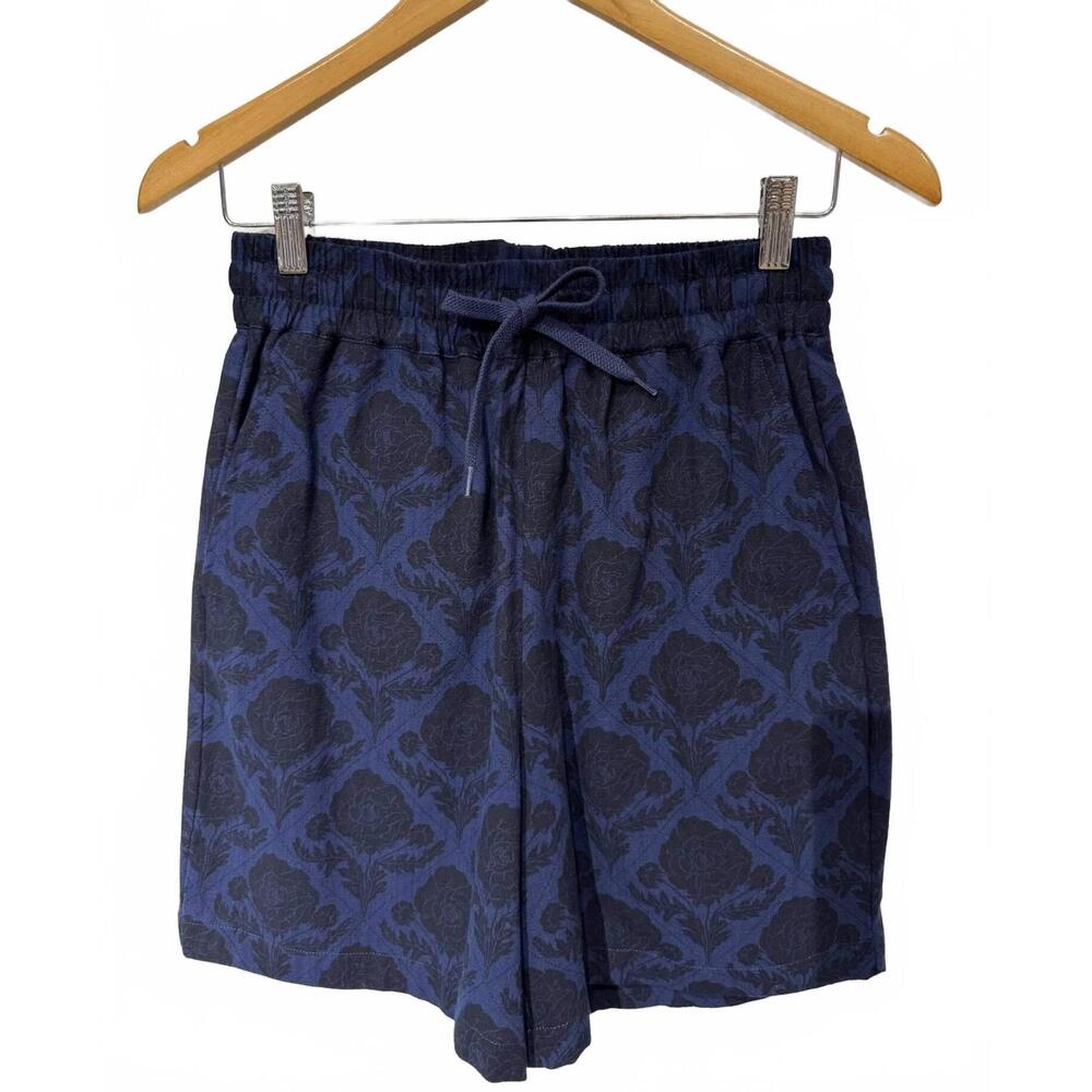 NEW LES DEUX men's lesley flower tile aop shorts in navy/dark navy